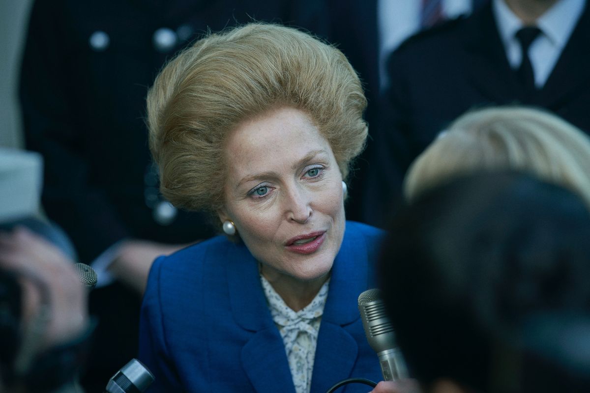 Een verslaggever vroeg Gillian Anderson of ze Margaret Thatcher, die dood is, heeft geraadpleegd