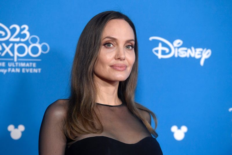 Kolika je neto vrijednost oskarovke Angeline Jolie?