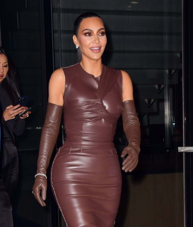 Kim Kardashian은 베이비 바 시험 합격에 대한 감동적인 메시지를 공유했습니다.