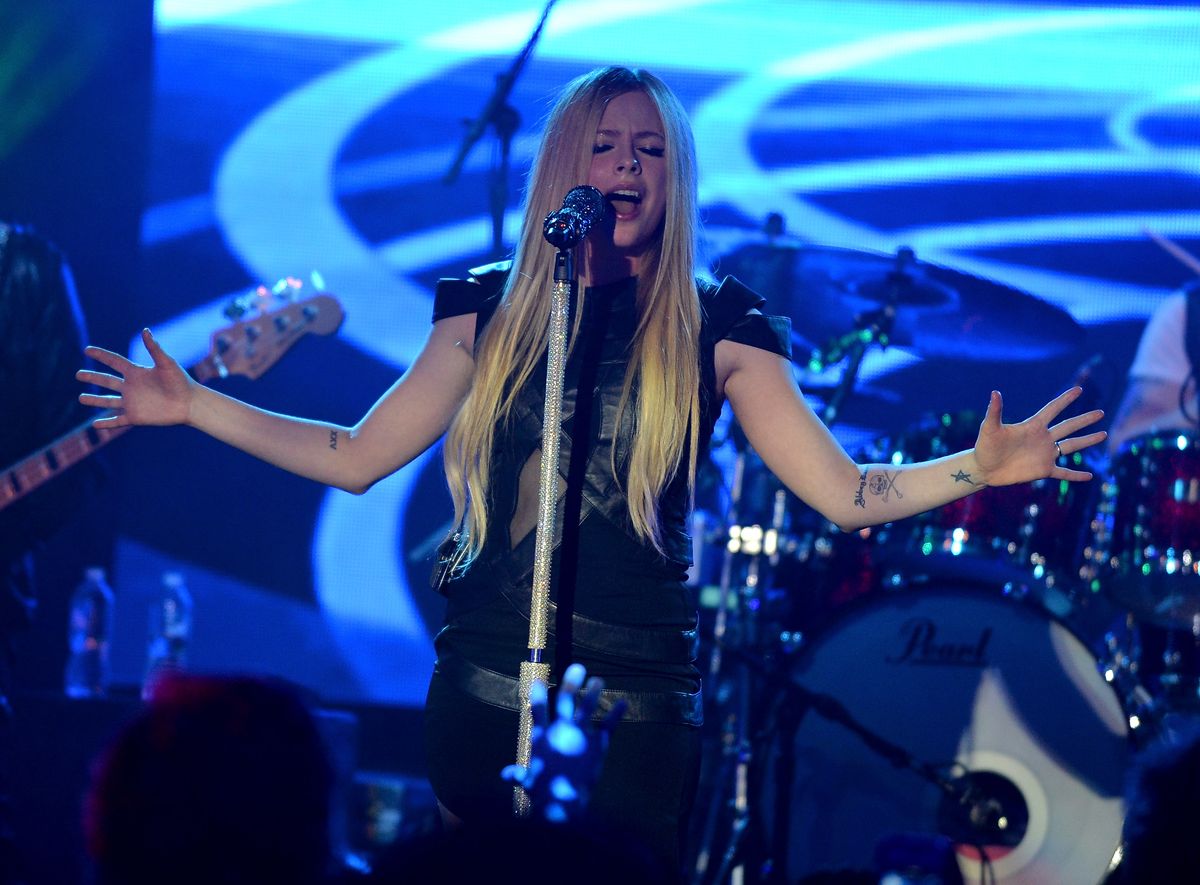 24 Avril Lavigne tērpi, kurus vēlaties kā Tween