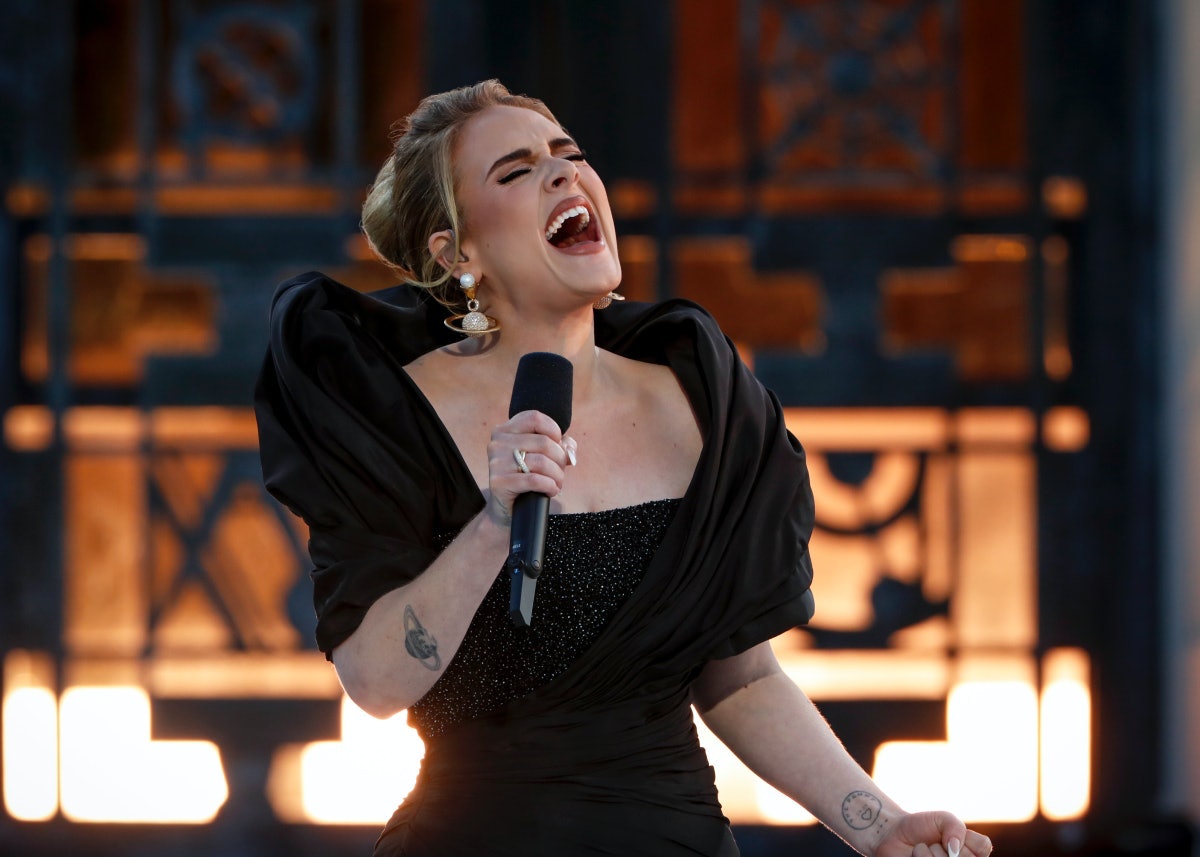 Adele atskleidė emocinę istoriją už naujos dainos Laikykitės