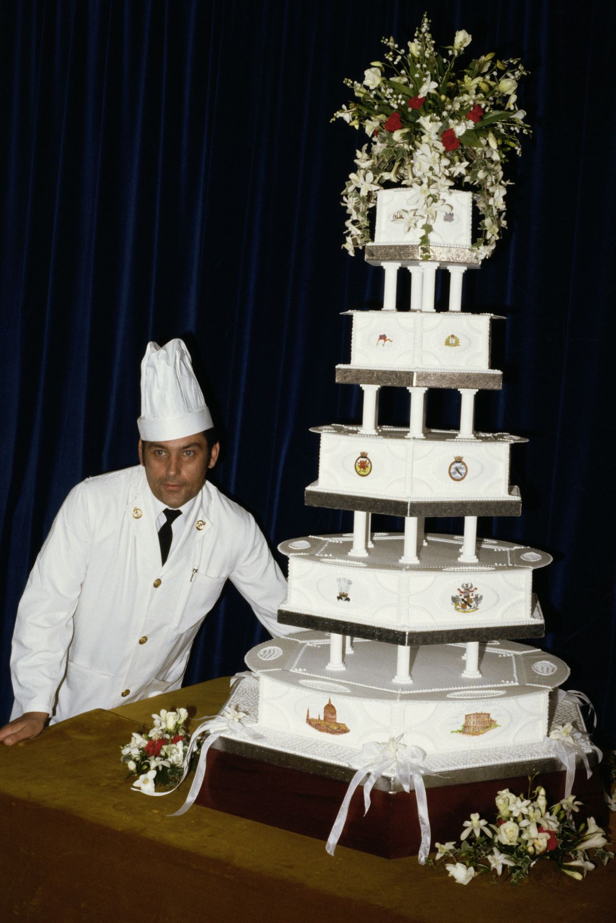 Парче от сватбената торта на принцеса Даяна, продадено за огромна сума