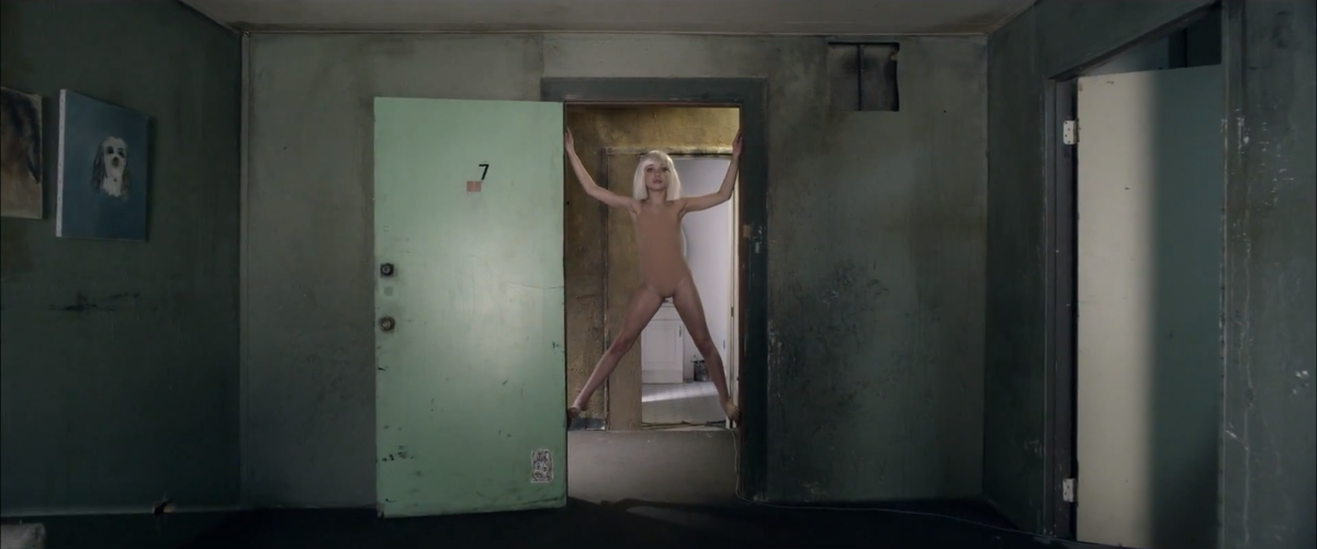 El video musical 'Chandelier' de Sia es una visita obligada