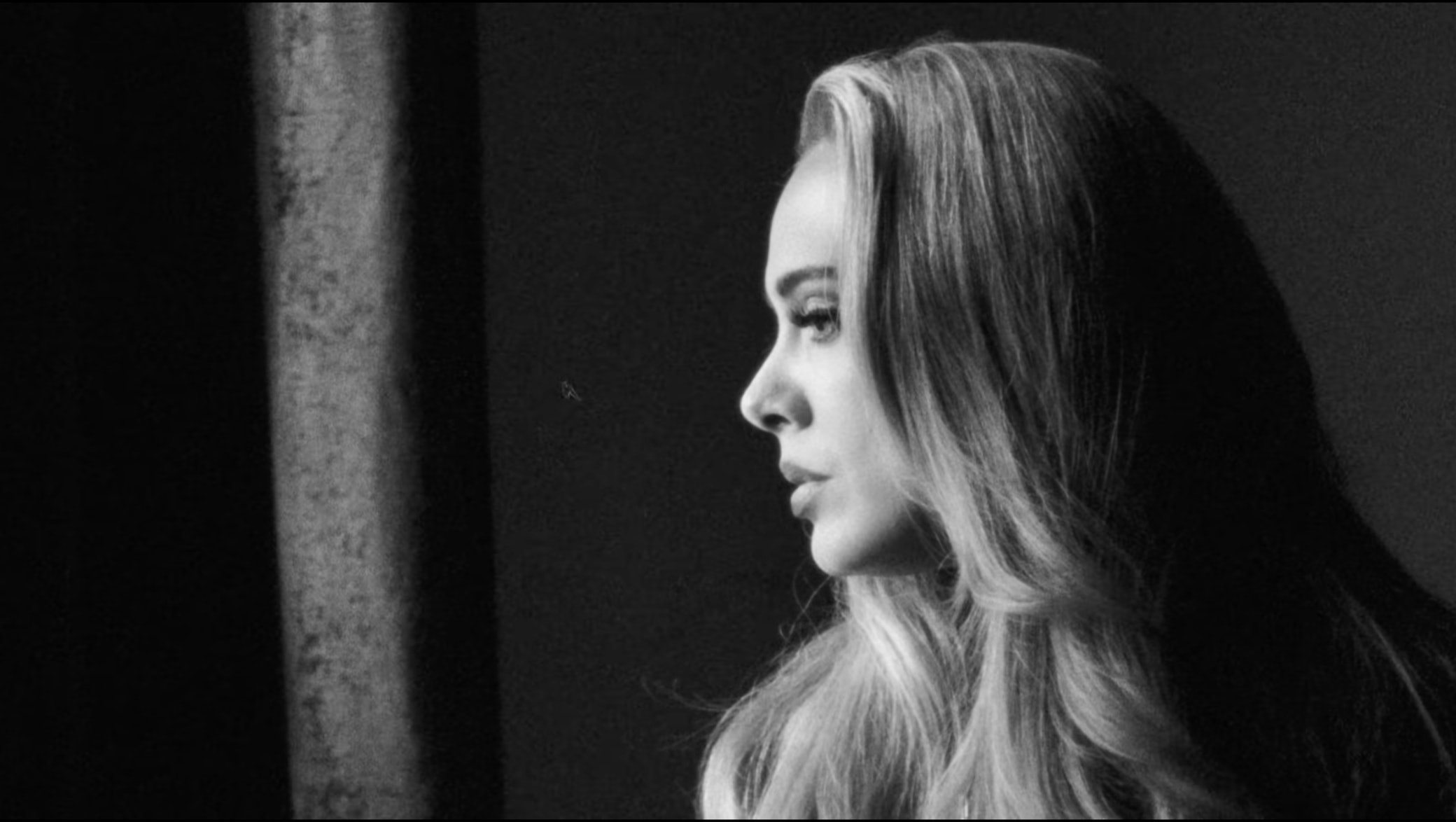 Twitter está teniendo un día de campo absoluto con el nuevo sencillo de Adele