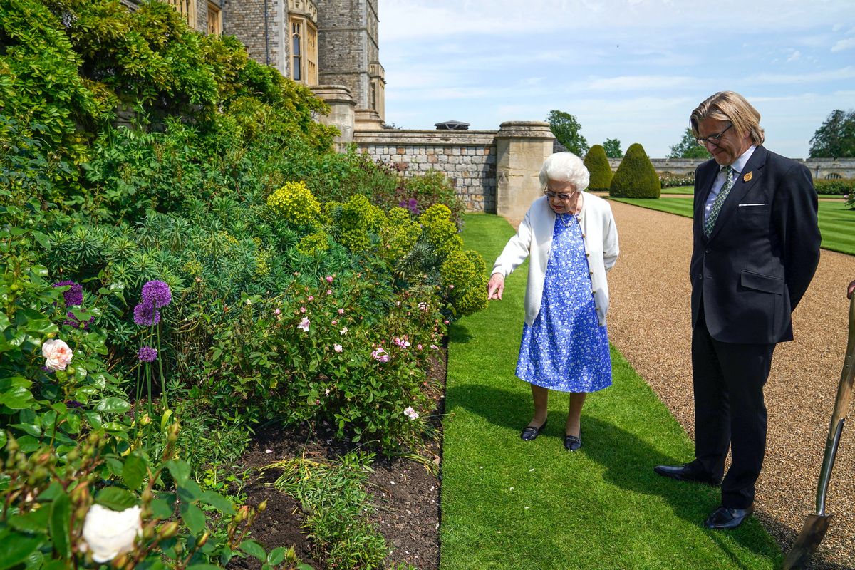 Kraliçe, Rahmetli Prens Philip'in 100. Doğum Günü'nü En Tatlı Şekilde Kutluyor