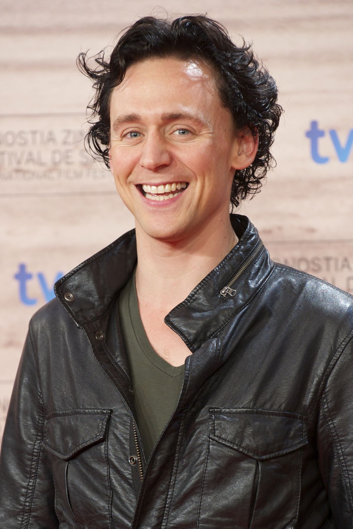 ¿Qué peinado de Tom Hiddleston es el mejor?