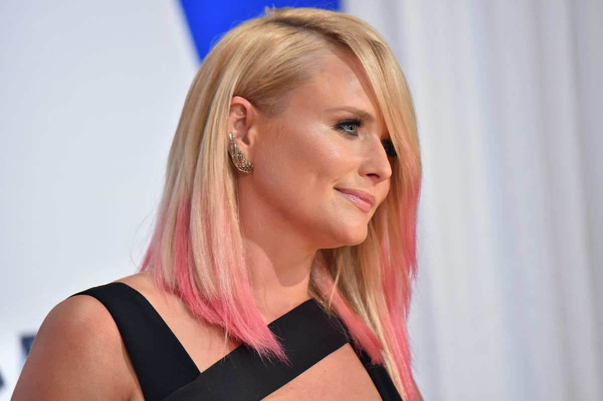 Miranda Lambert debütiert Pink Hair