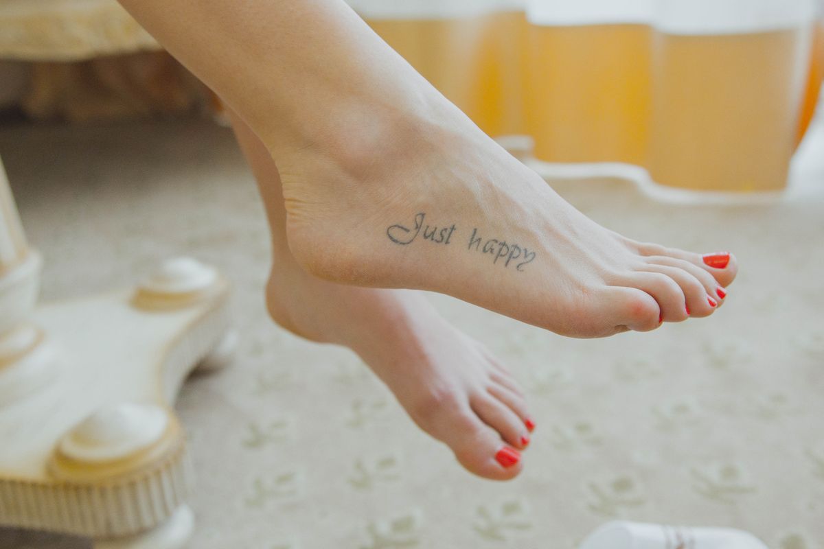 Ce înseamnă să-ți faci un tatuaj la picioare