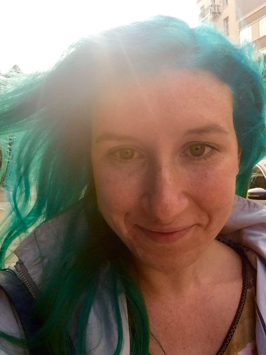 5 manieren waarop mijn blauwe haar veranderde hoe mensen me behandelden
