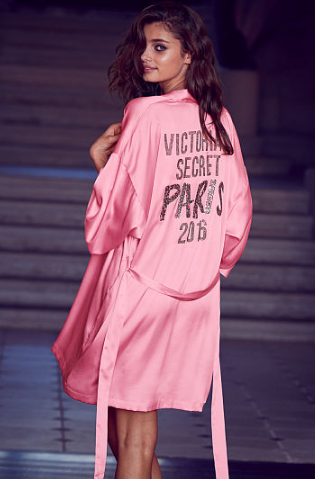 Šeit varat iegādāties Viktorijas slepenos rozā halātus
