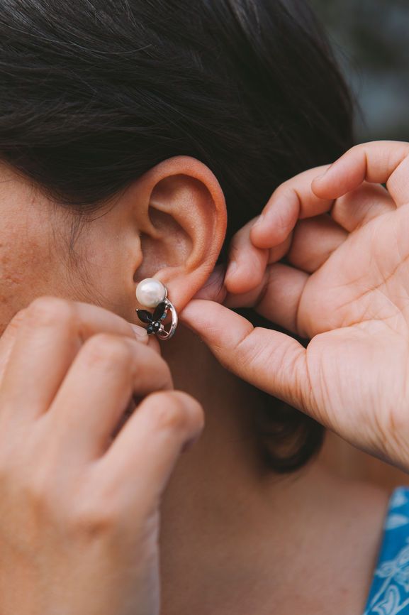 Come pulire i tuoi orecchini senza rovinarli