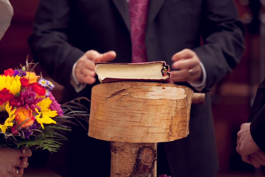 Wie man legal ordiniert wird, um eine Hochzeit durchzuführen