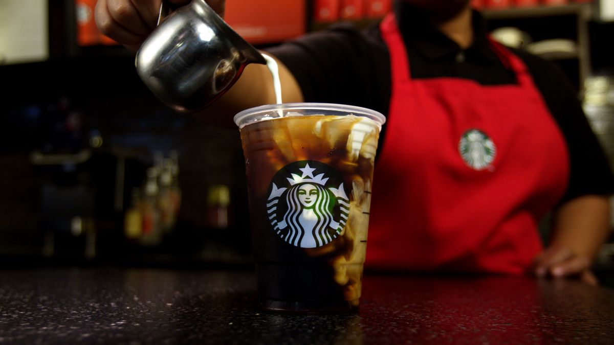 Kas yra „Starbucks“ prieskoniais pagardintas saldus grietinėlė?