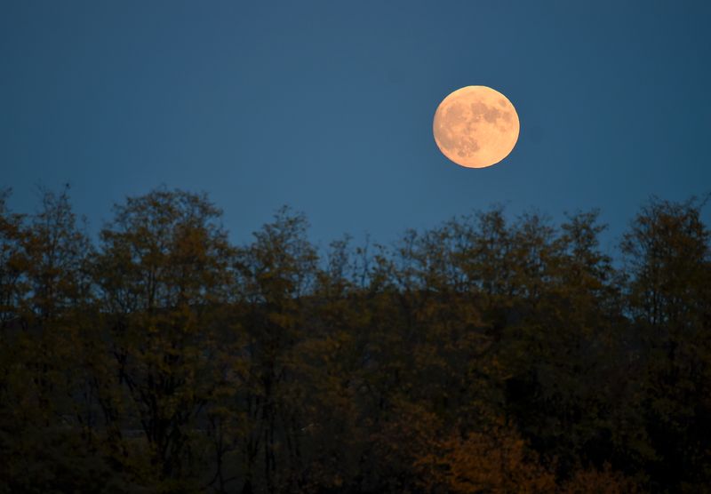 Tukaj je duhovni pomen oktobrske polne lovske lune
