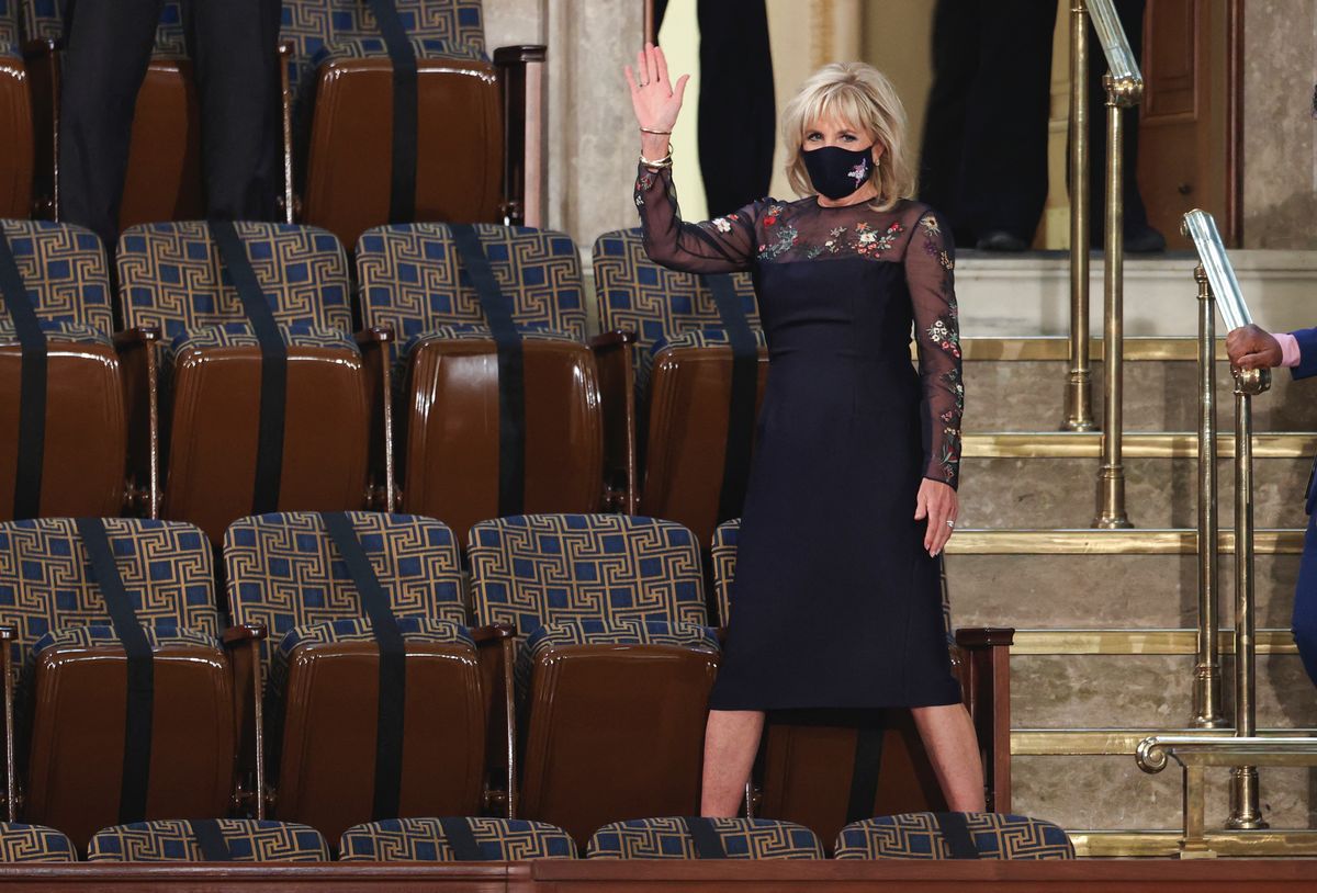 Najnovejša obleka Jill Biden ima najbolj navdihujoče skrito sporočilo