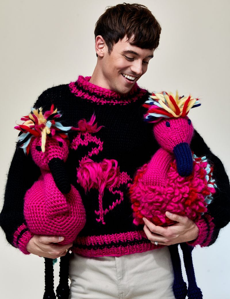 Tom Daley는 뜨개질 키트 컬렉션을 출시했습니다.