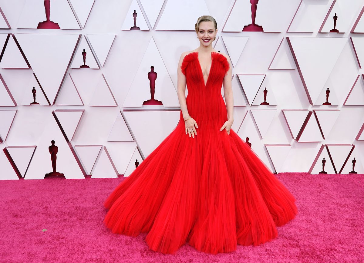 El look de Amanda Seyfried en los Oscar era antiguo glamour de Hollywood