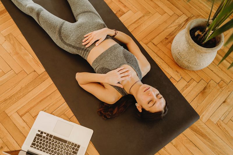 Познакомьтесь с практикой йоги, которая поможет вам уснуть